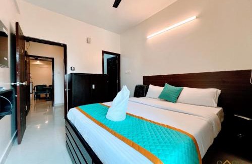 Jayanagar Hotel | Elegant Queen Room with Private Balcony & AC