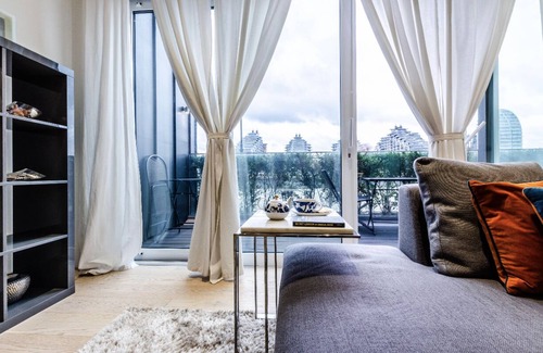 Sands End Apartment | Elegant Riverside Haven-Private entrance,Gym.
