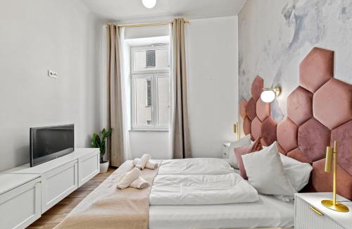 Leopoldstadt Hotel | Elegant Room Near Prater & City Center
