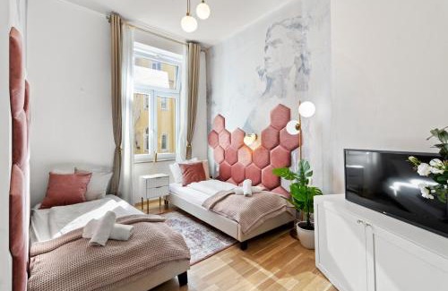 Leopoldstadt Hotel | Elegant Room Near Prater & City Center