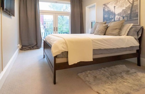 Lafayette Square House | Elegant & Spacious 2BR Lafayette Square Home