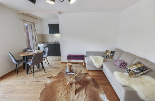 Noes Apartment | Elegant studio in the heart of Crans