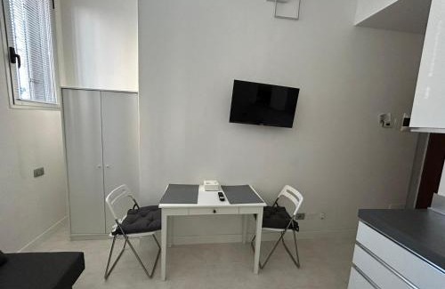 Stadera Apartment | Elegant Studio