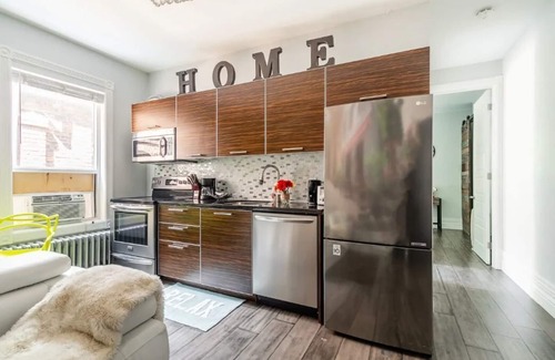 Parkdale Apartment | Elegant style with 3D feature 1 BR suite downtown
