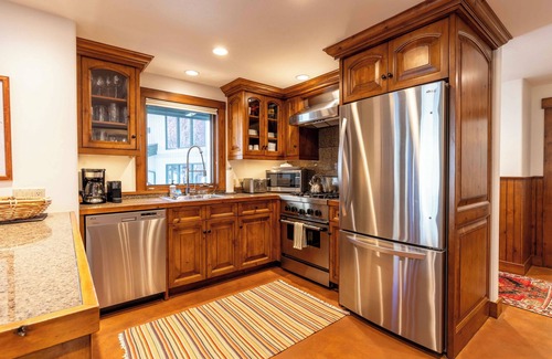 Warm Springs Condo | Elegant Three Suite Condo Steps to Warm Springs Lodge