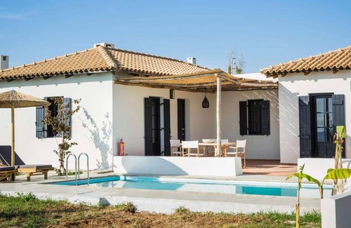 Kounopetra Villa | Elegant villa in a complex on the beachfront