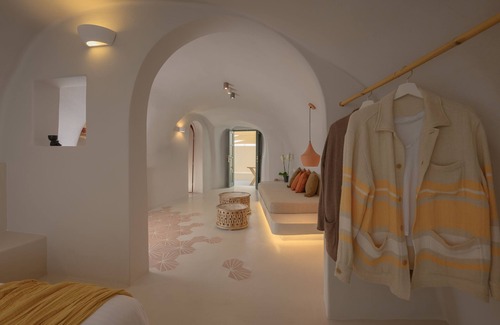 Megalochori Bed & Breakfast | Elements Cave Suites
