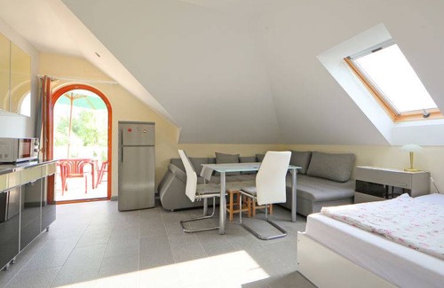 Balatonoszod House | Elisabeta