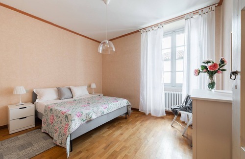 Albese con Cassano Apartment | Elisabeth in Villa with Private Parking