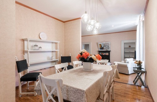 Albese con Cassano Apartment | Elisabeth in Villa with Private Parking