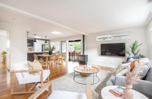 Capel Sound House | Elizabeth Lodge with Spa Walk to beach