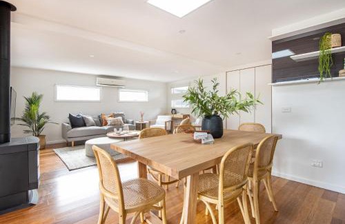 Capel Sound House | Elizabeth Lodge with Spa Walk to beach
