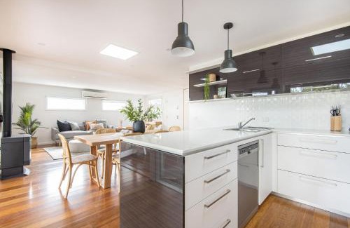 Capel Sound House | Elizabeth Lodge with Spa Walk to beach