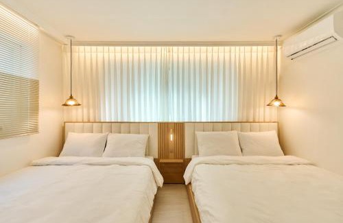 Gangdong-Gu Apartment | Ella Stay 서울 잠실 롯데월드 근처 천호동 강동경희대병원 5호선 올림픽공원역 KSPO #초역세권 #최고급 호텔침구