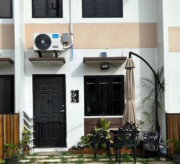 Dasmarinas Apartment | Ellie's Tiny House - Cozy Getaway with Kitchen & Pool Access near SM Dasmariñas