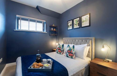 Gloucester Apartment | Elliot Oliver - Loft Style 2 Bedroom Apartment With Parking In The Docks