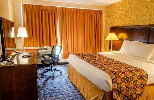 Queens Hotel | Elmhurst Hotel