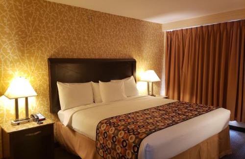 Queens Hotel | Elmhurst Hotel