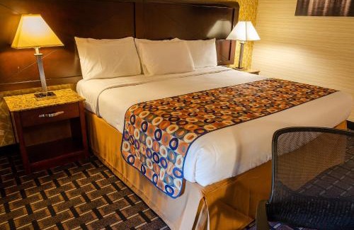Queens Hotel | Elmhurst Hotel