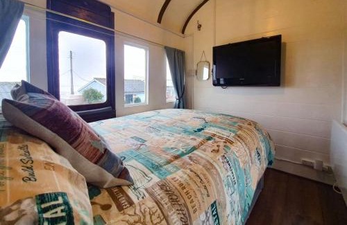 Blue Anchor House | Elsie