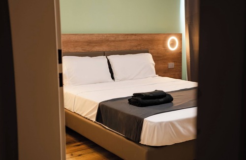 Trezzo sull'Adda Hotel | Elysium Self Check-In Rooms