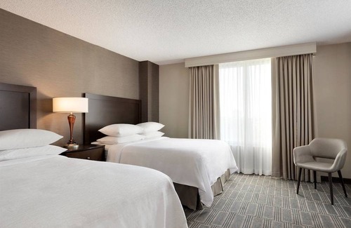 Lombard Hotel | Embassy Suites by Hilton Chicago Lombard