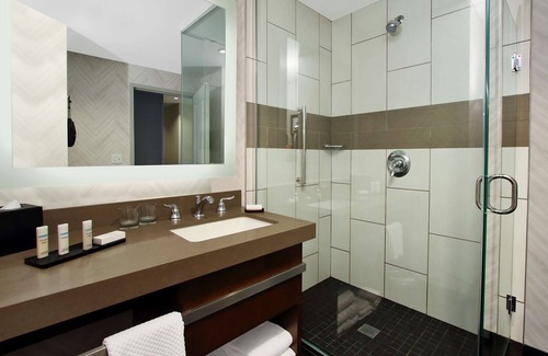 Downtown Pittsburgh Hotel | Embassy Suites By Hilton Pittsburgh Downtown
