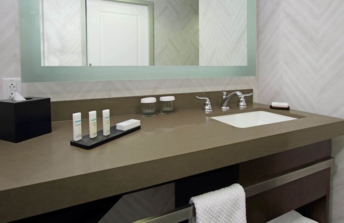 Downtown Pittsburgh Hotel | Embassy Suites By Hilton Pittsburgh Downtown