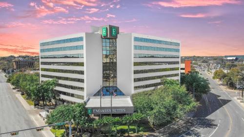 Downtown Austin Hotel | Embassy Suites by Hilton Austin Downtown South Congress