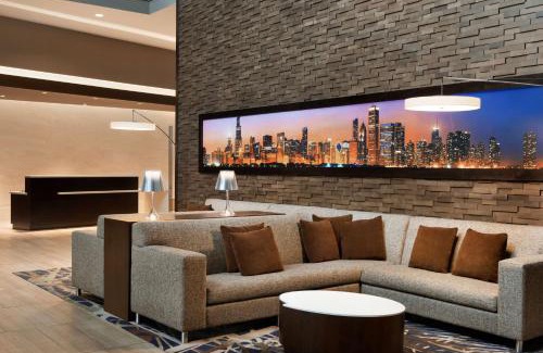 Lombard Hotel | Embassy Suites by Hilton Chicago Lombard