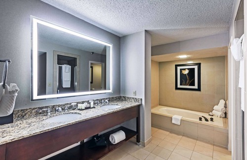 Dallas Hotel | Embassy Suites by Hilton Dallas Market Center
