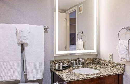Dallas Hotel | Embassy Suites by Hilton Dallas Market Center