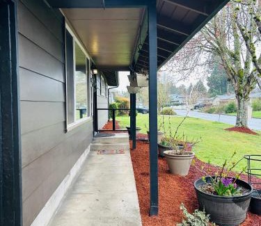 Eugene Apartment | Emerald City 3 Bedroom 1 bath Home