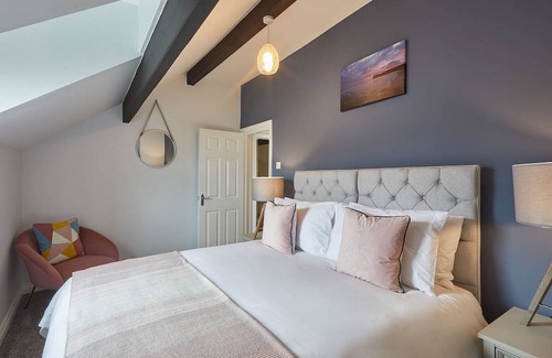 Saltburn-by-the-Sea Apartment | Emerald Hideaway in Saltburn-by-the-Sea