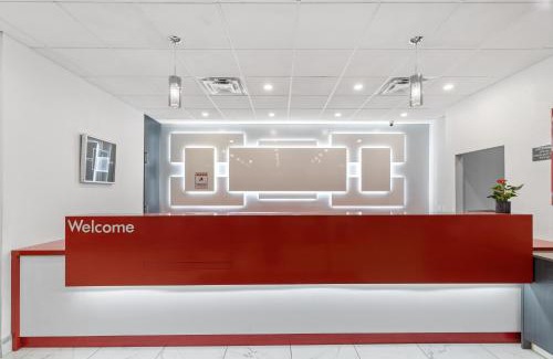 Calgary Hotel | Emerald Hotel & Suites Calgary Airport