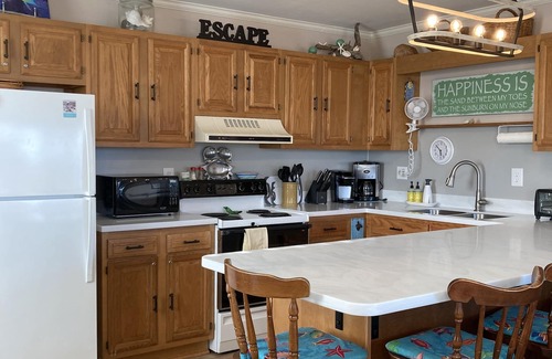 Emerald Isle Cottage | EMERALD ISLE - DISCOUNTED WINTER RATES! 2nd Row, 4 BR, 2BA, SLEEPS 10