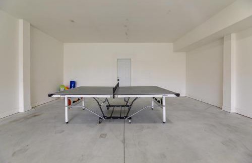 Emerald Isle House | Emerald Isle Getaway with Decks and Beach Views!