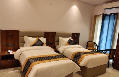 Greater Noida Hotel | Emerald Suites