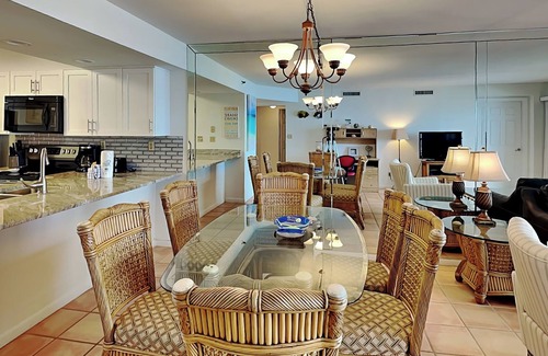 Destin Condo | Emerald Towers (Destin) #705 | Central Location, Stunning View + Amenities