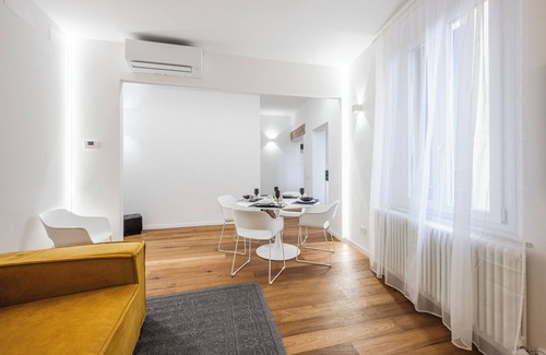 Old Town Apartment | Emilia Suite Academy