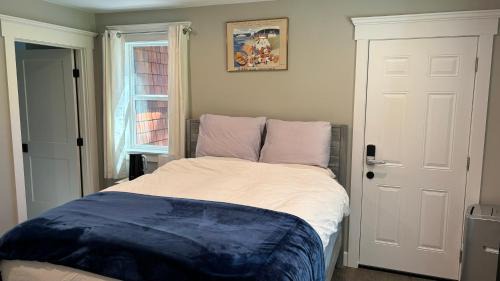 Point Roberts House | En-suite with separate entrance