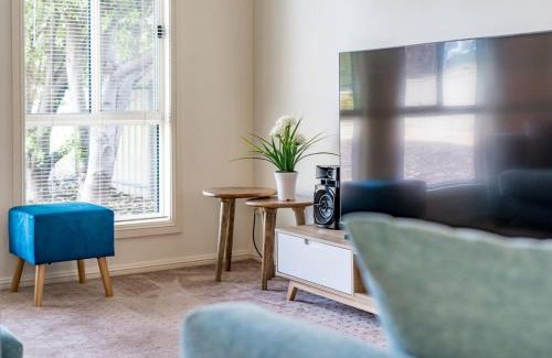 Encounter Bay House | Encounters by the Sea 20 Whalers Rd Encounter Bay - BYO Linen