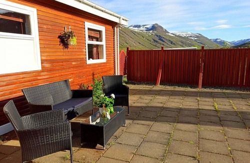 Oxnadalur Valley House | Engimyri, a comfy Mountain-surrounded Guesthouse