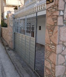 Sarande Apartment | Enia's Room