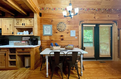 Saluda Cabin | Enjoy a CABIN including Blueberry Picking, Yard Games, Fire Pit, Screened Porch.