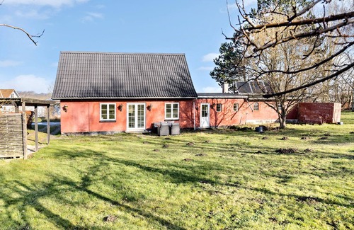 Skuldelev House | Enjoy a peaceful and stimulating vacation in this vacation home in a beautiful location.