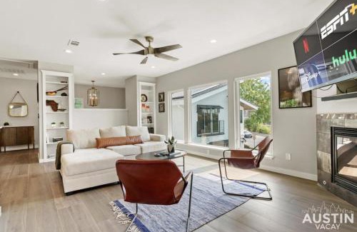 Swede Hill House | Enjoy DT Newly Renovated & Patio and Free Swim Club by Austin Vacay