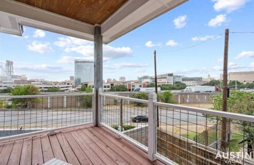 Swede Hill House | Enjoy DT Newly Renovated & Patio and Free Swim Club by Austin Vacay