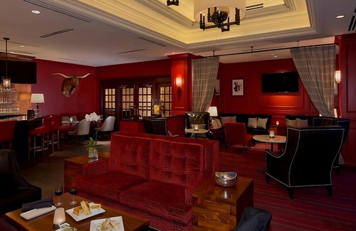 Downtown Austin Hotel | Enjoy Live Music and Culture! Pets Allowed, Swimming Pool, Near Zilker Park!