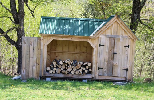 Fletcher Cabin | Enjoy nature in a cabin getaway, wildflowers, lush fields and maple woods trails